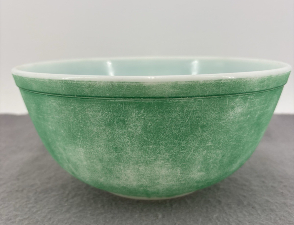 Vintage Pyrex Primary Green 403 Mixing Bowl Nesting 2.5 Qt MCM Granny Core